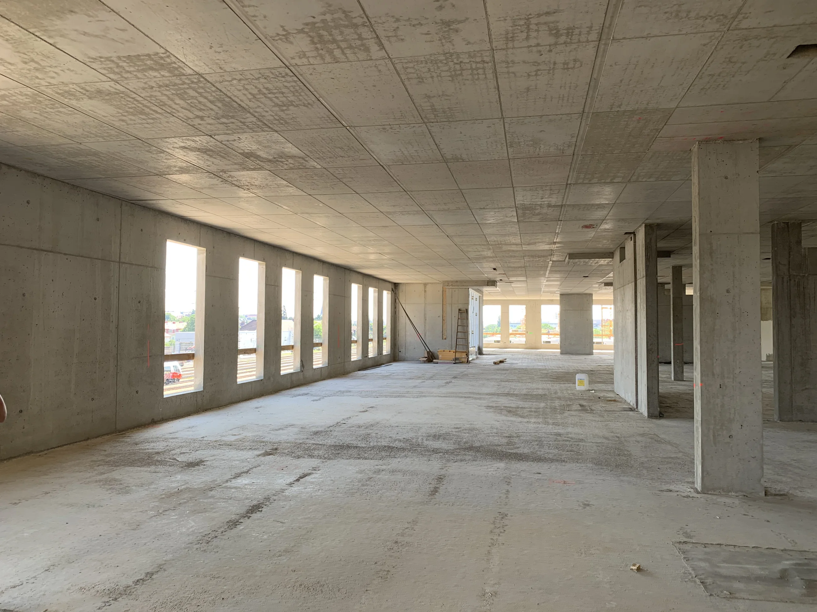 Innenraum des Stahlbeton-Rohbaus am Bildungscampus Deutschordenstraße